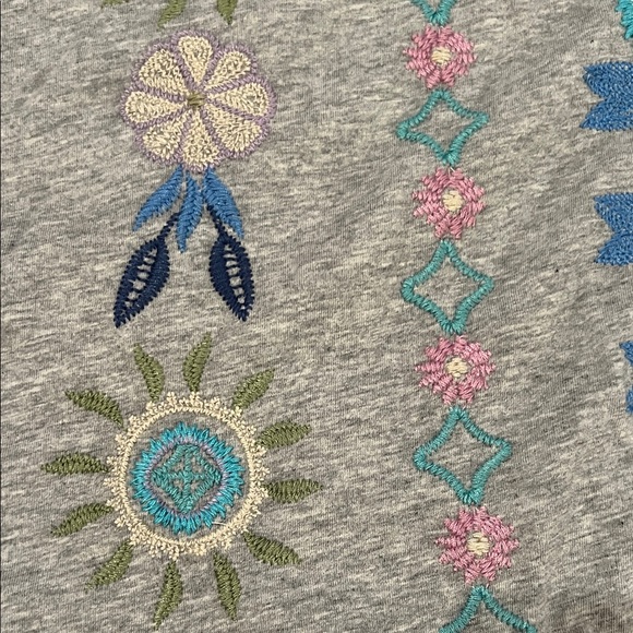 Johnny Was Gray Embroidered Short Sleeve Tee, NWOT, XL - Picture 8 of 13